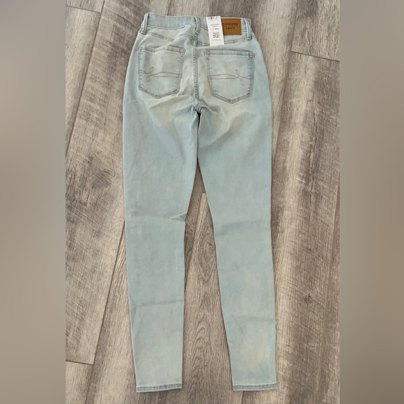 Denizen Levi’s, Women’s, Jeans, Ultra High-Rise, Super Skinny, Denim Jeans. - Picture 3 of 9